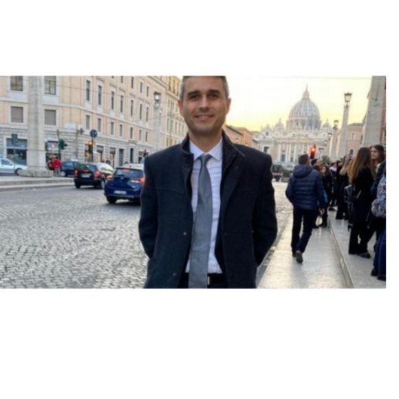Marco Toscano, originario di Marconia di Pisticci, è il miglior prof. d’Italia: i suoi alunni realizzano video e brani rap su tematiche sociali
