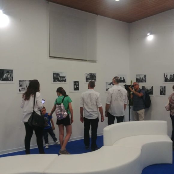 C’è tempo fino al 10 luglio per visitare “Festa della Bruna… gli sguardi”. In mostra gli scatti di Lorenzo Sisti