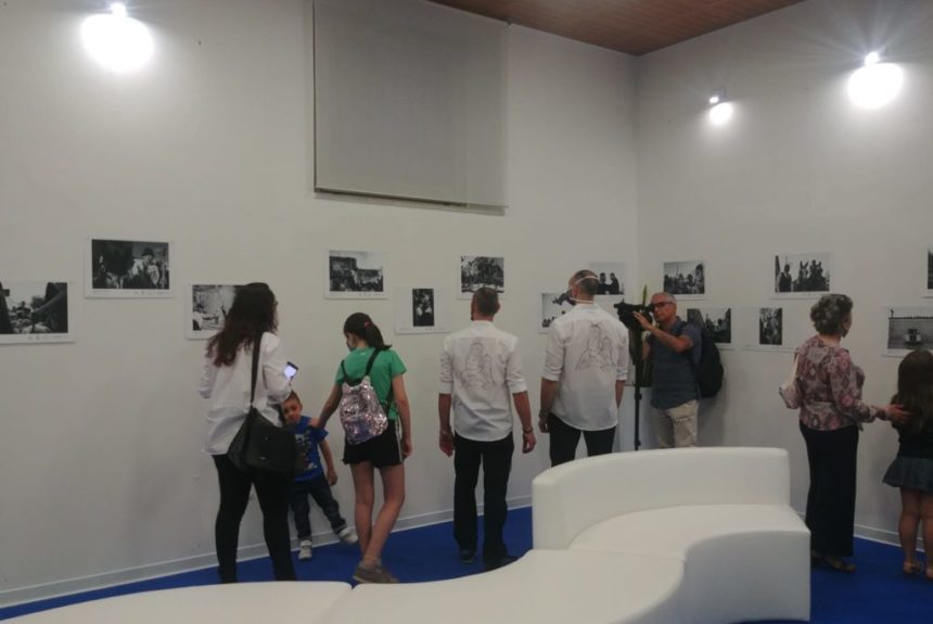 Mostra-Sisti-1024x768 C’è tempo fino al 10 luglio per visitare “Festa della Bruna… gli sguardi”. In mostra gli scatti di Lorenzo Sisti