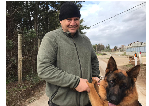 Giuseppe-Cavallo Passione e dolcezza per formare cuccioli pronti a tutto: da Marconia la storia dell’educatore cinofilo Giuseppe Cavallo