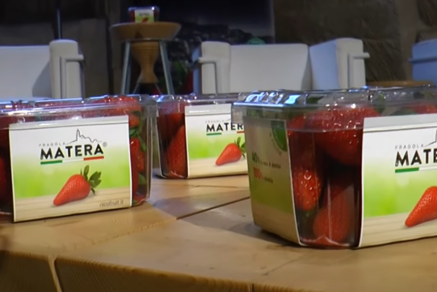 Sulle nostre tavole un prodotto prelibato e di altissima qualità: Fragola Matera®