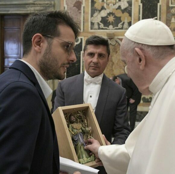 Il Maestro Santochirico: “Una grande gioia incontrare il Santo Padre. Sull’invito a Matera il prossimo anno, mi ha risposto con un profondo sorriso”