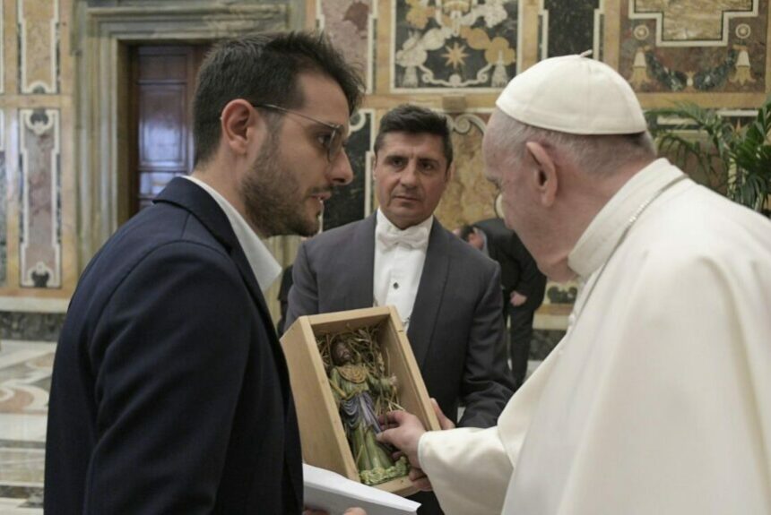 Il Maestro Santochirico: “Una grande gioia incontrare il Santo Padre. Sull’invito a Matera il prossimo anno, mi ha risposto con un profondo sorriso”
