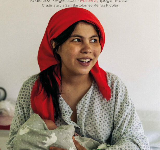 A Matera il volto delle donne afghane del Centro di Maternità di Emergency ad Anabah in Panshir. Mostra fotografica “Afghana” di Laura Salvinelli organizzata dal Circolo culturale La Scaletta