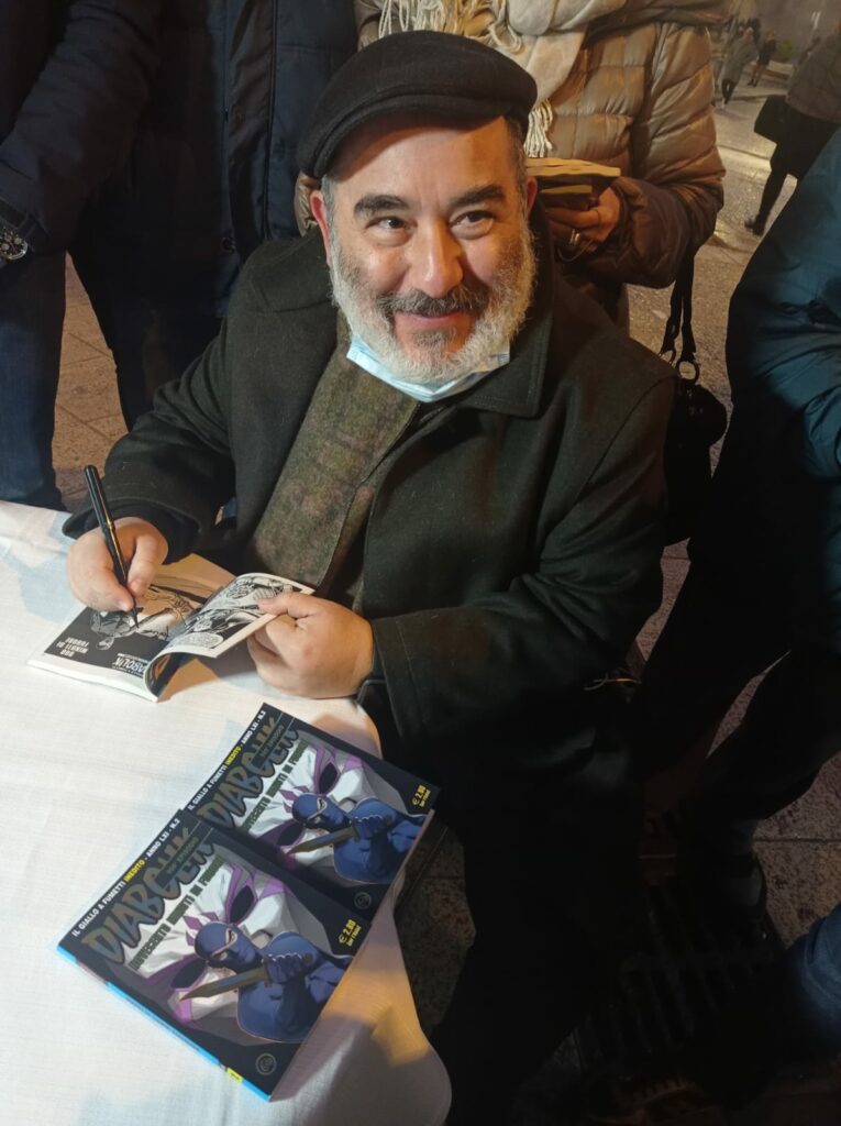 Giuseppe-Palumbo3-2-765x1024 Matera, bagno di folla all’edicola Futura in piazza Vittorio Veneto per il firmacopie di Diabolik 900 con Giuseppe Palumbo
