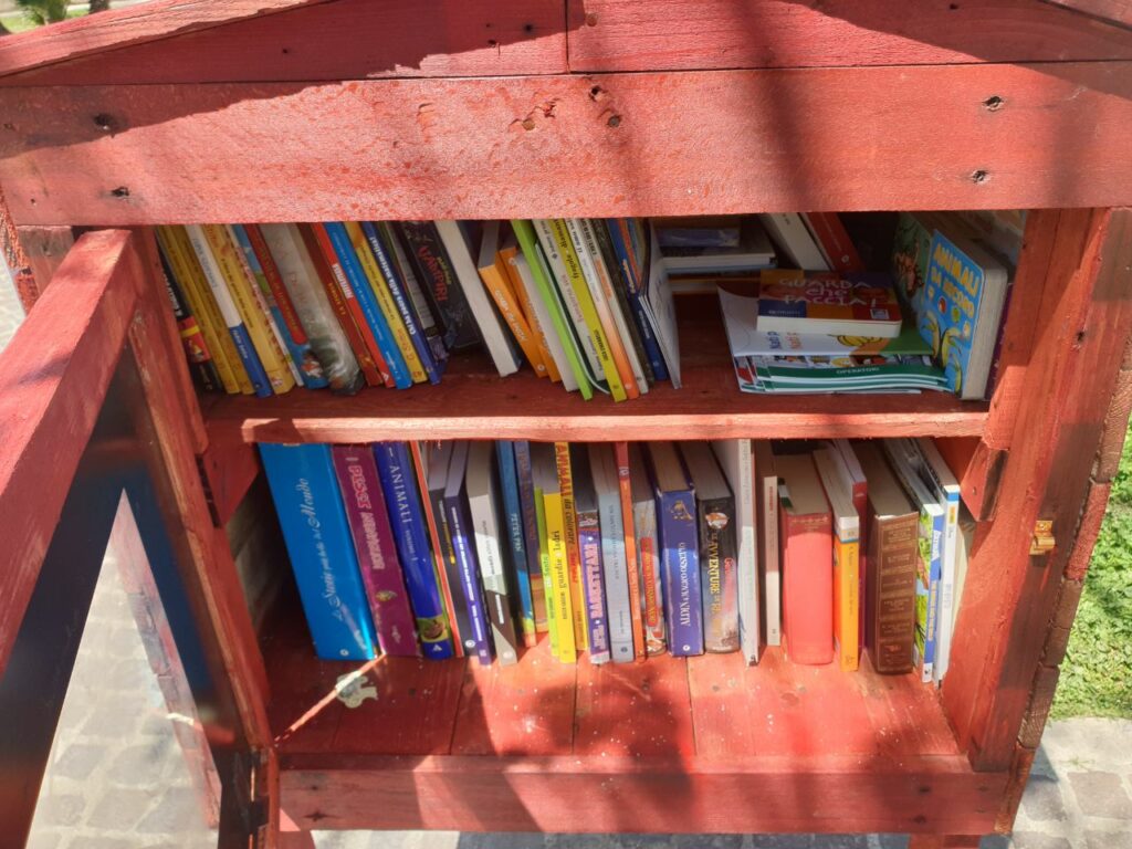 Bookcrossing a Matera: nella villa comunale un box per lo scambio dei libri