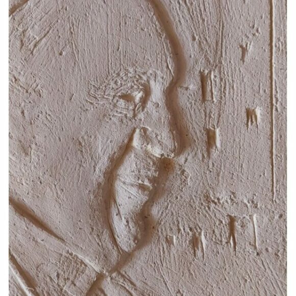 Matera, Arti Visive Gallery propone una mostra ispirata alle Laudes Creaturarum di san Francesco d’Assisi: dodici opere in tufo su tela di Franco Di Pede