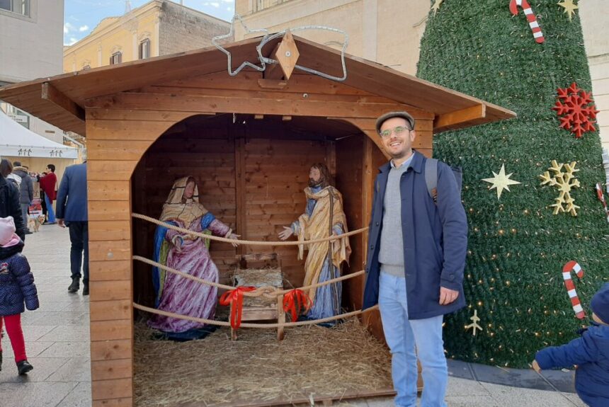 Matera: Natività d’autore in piazza Vittorio Veneto realizzata dal maestro Eustachio Santochirico insieme ai ragazzi diversamente abili della Cooperativa Oltre l’Arte