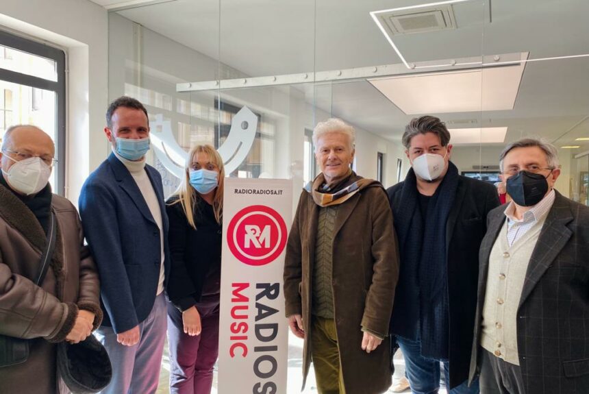 “Matera è un diamante”. Il cantautore Ron ospite di Radiosa Music e Radiosa TV per presentare il nuovo album “Sono un figlio”. Tappa anche nella Residenza Brancaccio