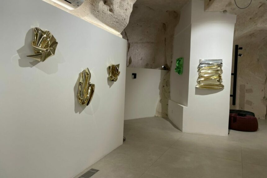 Realtà e metafisica. E’ “Cosmic prelude” la personale di Roberta Ciaurro in mostra negli spazi espositivi della Momart Gallery nei rioni Sassi di Matera fino al 23 aprile