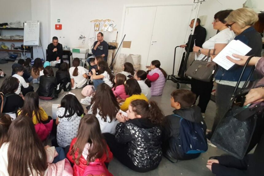 Matera, il Carro della Bruna svelato ai bambini che quest’anno riceveranno la Prima Comunione. Iniziativa promossa dall’Associazione Maria SS. della Bruna