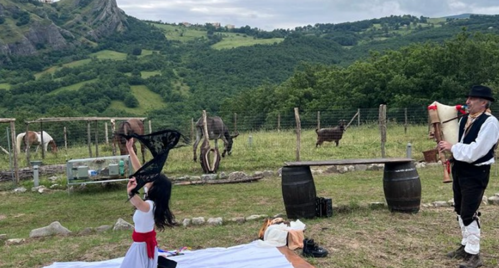 Briganti-1024x551 Il “Villaggio dei briganti”: una delle novità del Parco della Grancia