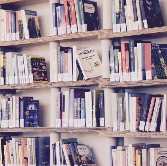 Matera, donazione di libri da parte dell’Associazione Culturale Cittàchelegge alla Biblioteca di quartiere Lanera